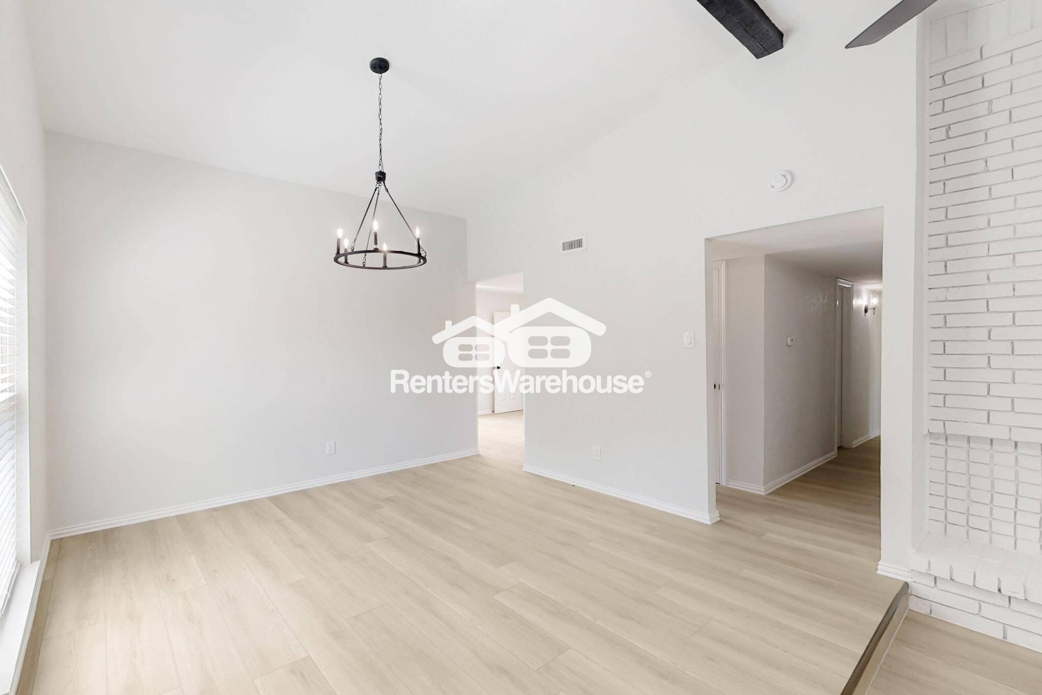 Building Photo - 6407 Green Oaks Dr