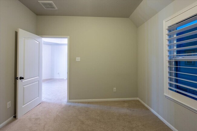 Building Photo - 2614 Orleans Way