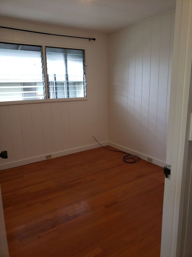 Building Photo - L750ach (REOM)