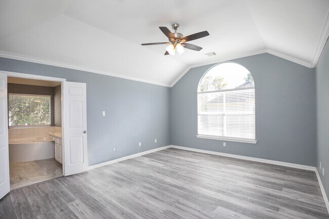 Building Photo - 18135 Somerset Knolls Ct