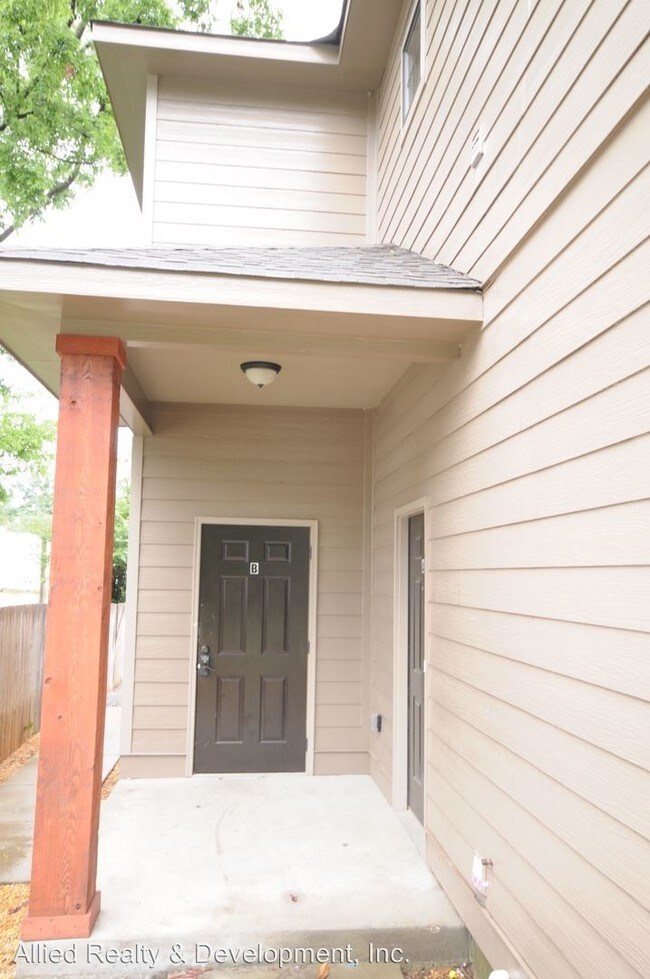 Building Photo - 5 br, 5 bath Apartment - 497 Wesley Place A-B