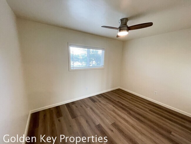 Building Photo - Remodeled 2-bedroom, 1 bathroom apartment blocks from the sand in Encinitas!