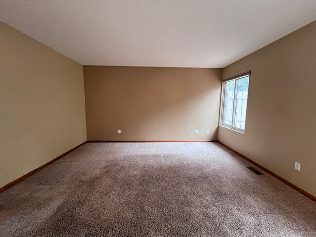 Building Photo - Forest Hills Condo!