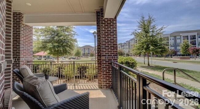 Building Photo - 16408 Holly Crest Ln