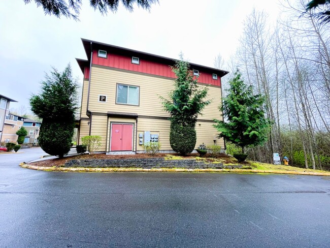 Building Photo - Beautiful Bothell Townhome