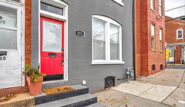 Building Photo - Spacious 3-Bedroom 2 Bath Home with Modern Comforts