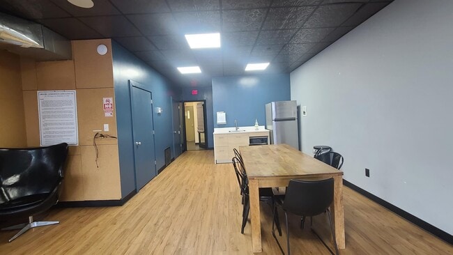 Building Photo - 518-536-536 Gregory Ave