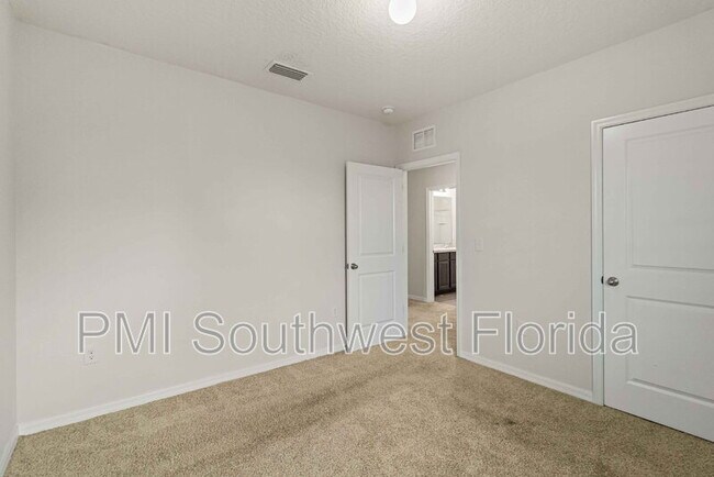 Building Photo - 5940 Silver Sage Wy
