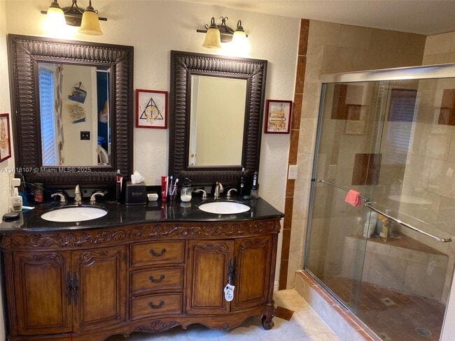 Building Photo - 10931 Jewel Box Ln