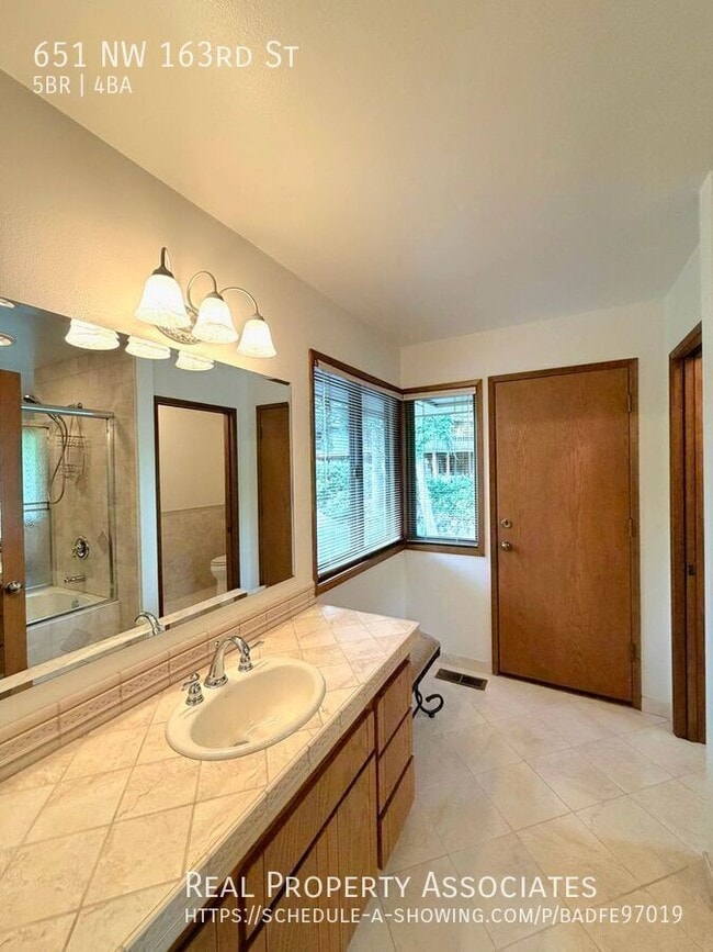 Building Photo - 651 NW 163rd St