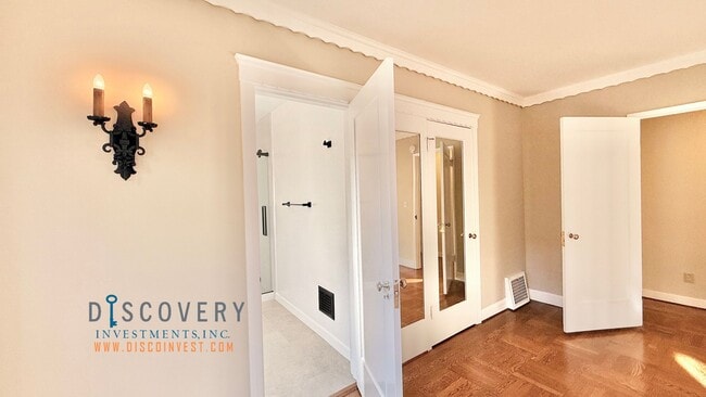 Building Photo - Updated MCM Gem in Adams Point