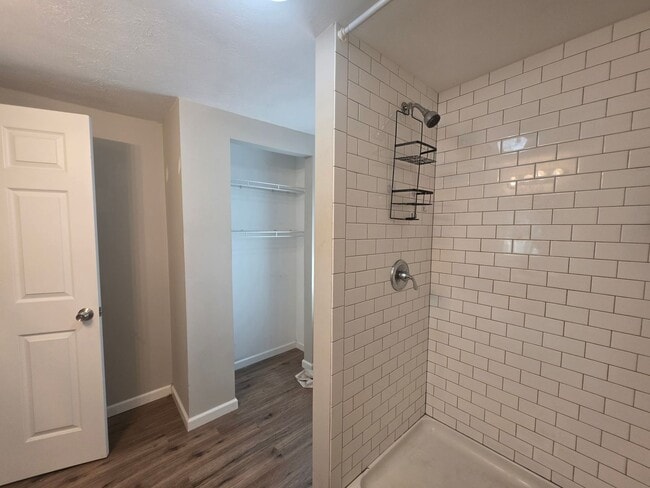 Building Photo - 454 Kling St
