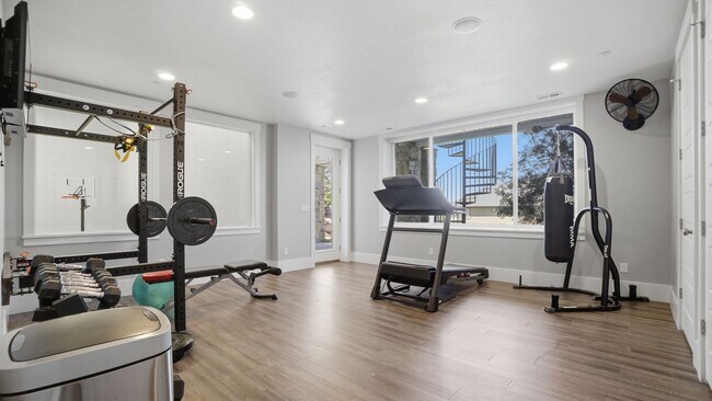 Building Photo - Luxurious Herriman 6 Bed with Indoor Court, Theater & Stunning Views!!!