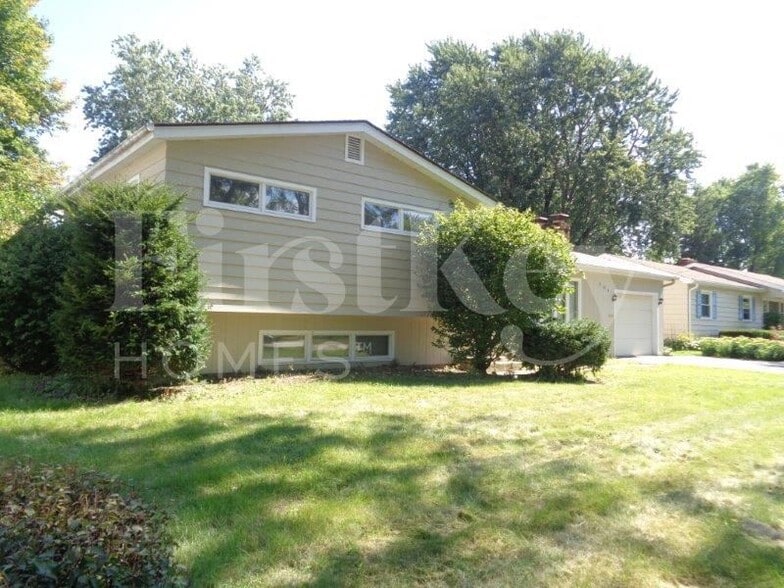 Building Photo - 501 Harmony Dr
