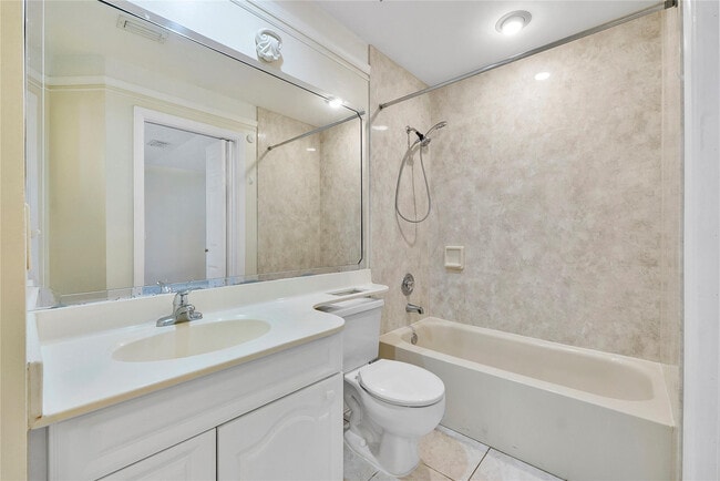 Building Photo - 967 Coral Club Dr