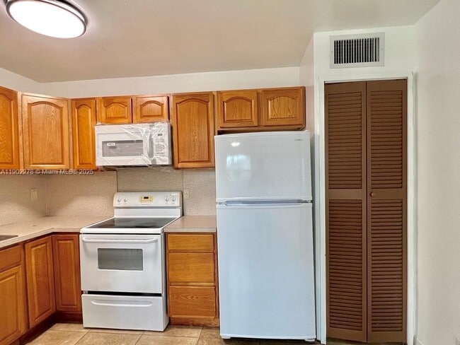 Building Photo - 1412 SW 41st Ave