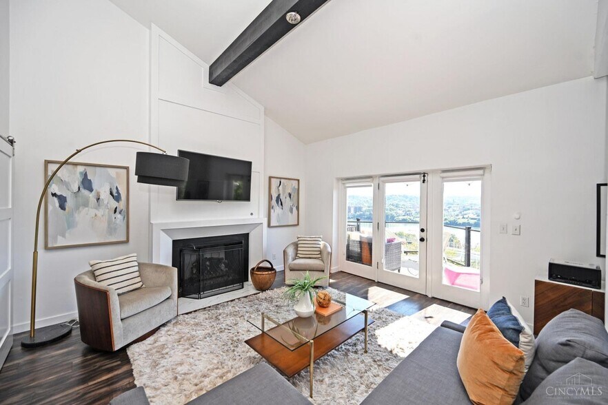 Living Room - 1005 Hill St