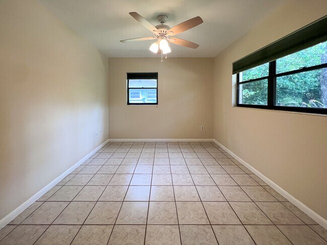 Building Photo - 4BR/3BA with Detached Garage Conversion Available Mid August! *Application Pending*