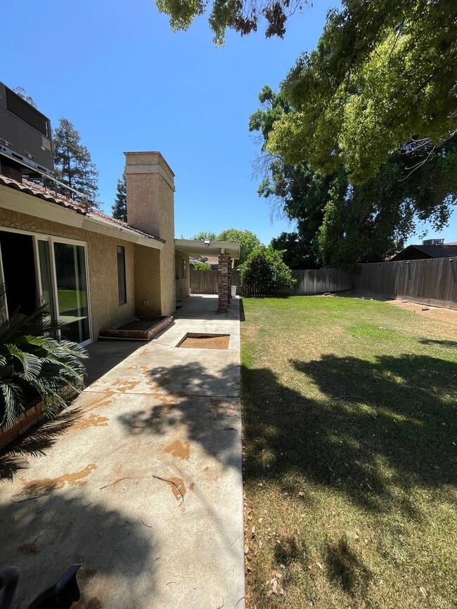 Building Photo - 3 Bedroom / 2 Bathroom for Rent $2,500
