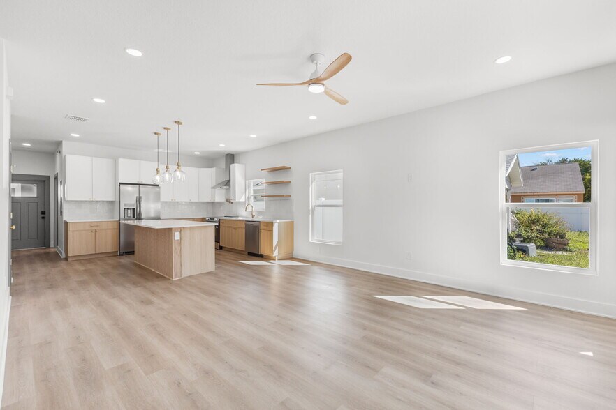 Building Photo - 2523 13th Ave N