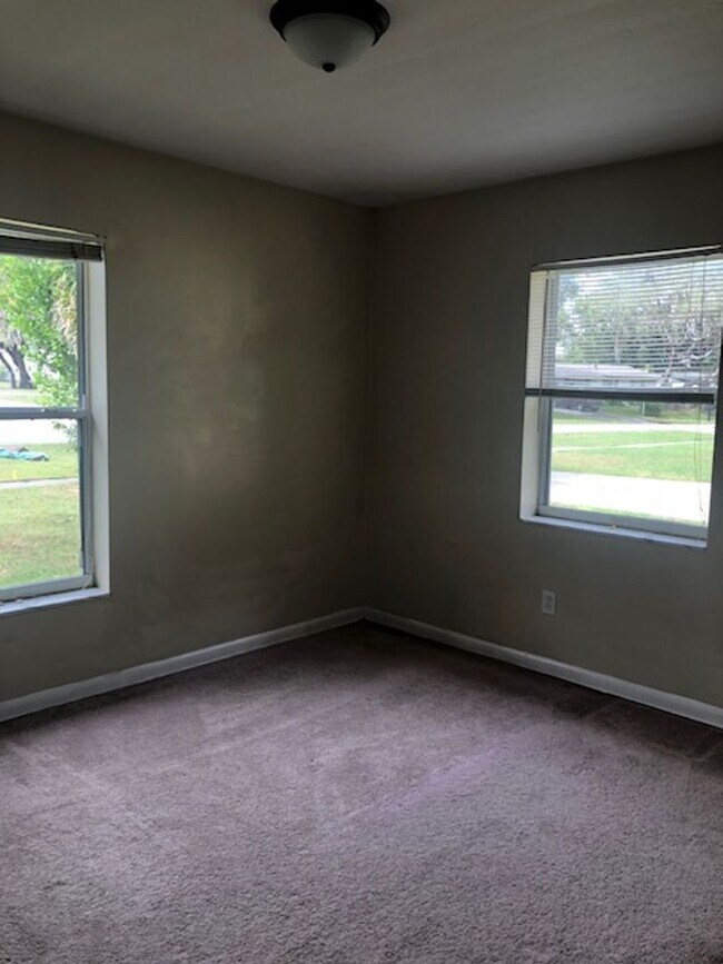 Building Photo - 3 Bed 2 Bath Home | Pet Friendly | Washer ...