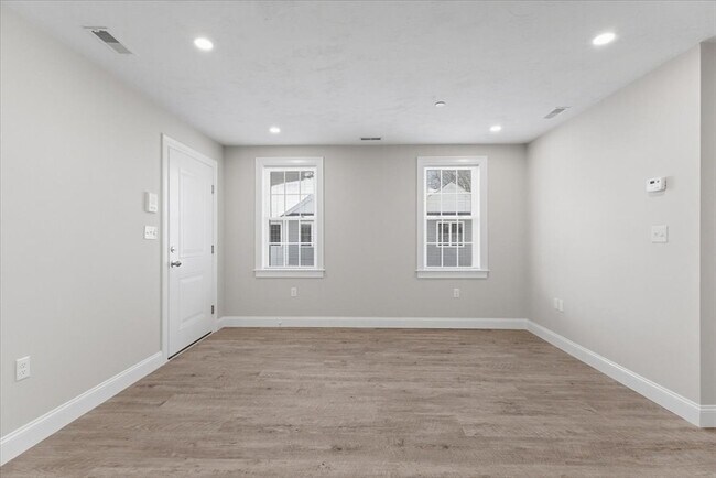 Building Photo - 202 Central St