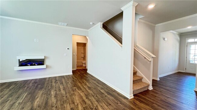 Building Photo - 569 King Vlg