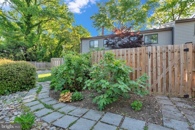 Building Photo - 1052 Cedar Ridge Ct