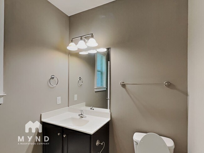 Building Photo - 181 Herring St