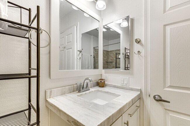 Building Photo - 265 Loma Alta Dr