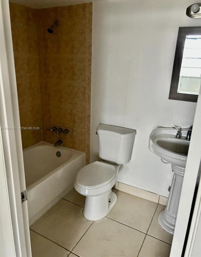 Building Photo - 2025 NE 164th St