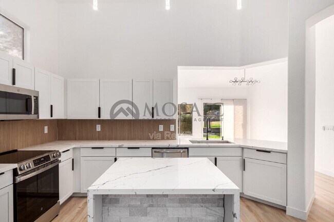 Building Photo - 1567 E Black Diamond Dr