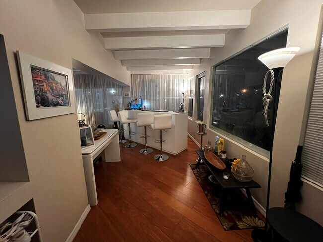 Building Photo - 904 NE 20th Ave