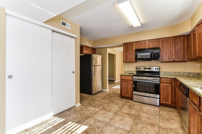Building Photo - 7551 Rogers Dr