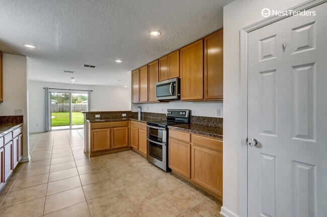 Building Photo - Five Bedrooms in Yulee's TCP!