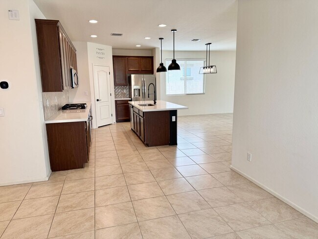 Building Photo - Beautiful 3 Bedroom 2 Bath Single Level Newer Built Home In Litchfield Park! Has Solar!
