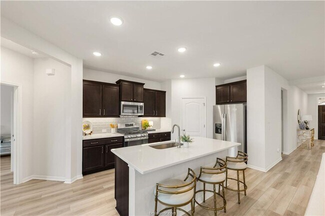 Building Photo - Gorgeous 2-Story on Quiet Cul de Sac