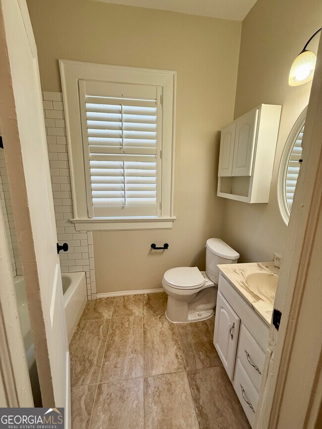 Building Photo - 494 Parkway Dr NE