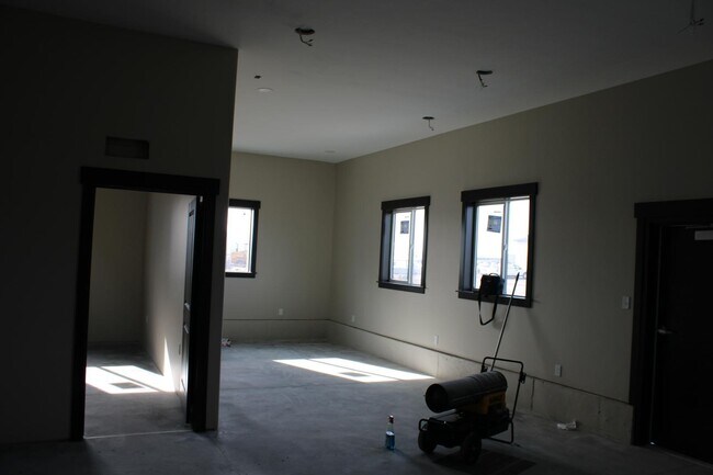 Building Photo - 61A W 465 N