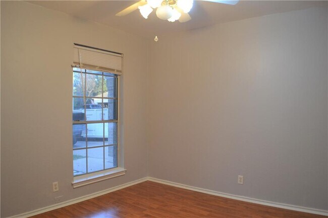 Building Photo - 16702 Shipshaw River Cove