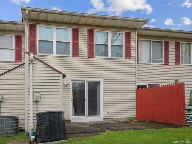 Building Photo - 276 Temple Hill Rd