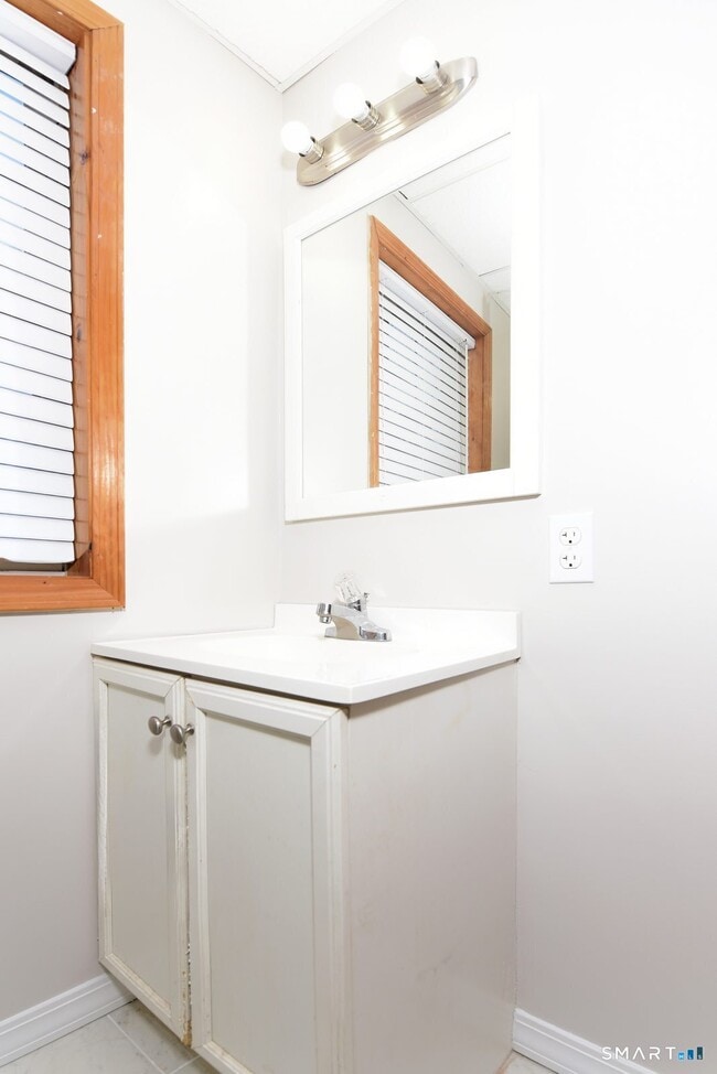 Building Photo - 81 Middletown Ave