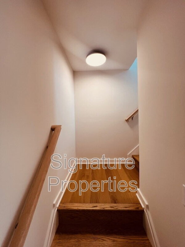 Building Photo - 712 High St