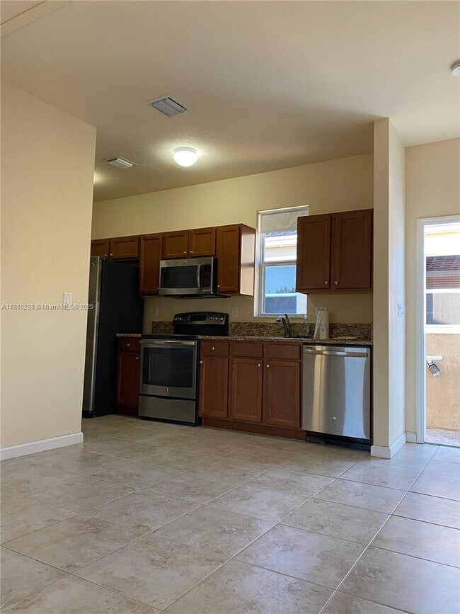 Building Photo - 9409 SW 171st Pl