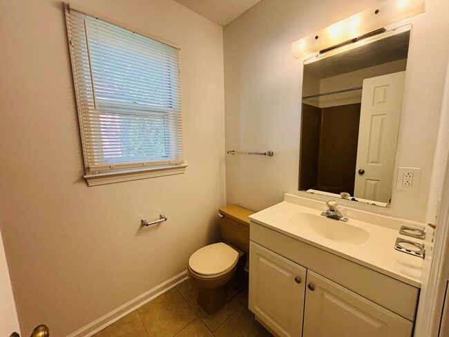 Building Photo - 306 Woodbine Dr