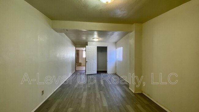 Building Photo - 700 W Calle Colado