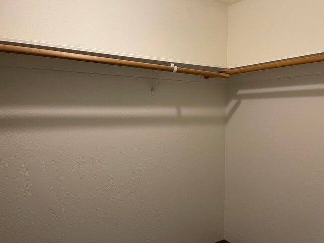 Building Photo - Newly Updated 3 Bedroom 2 Bath Home