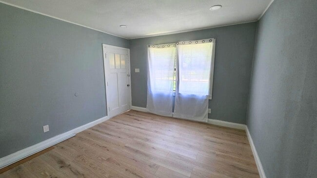 Building Photo - 502 Azalea Dr