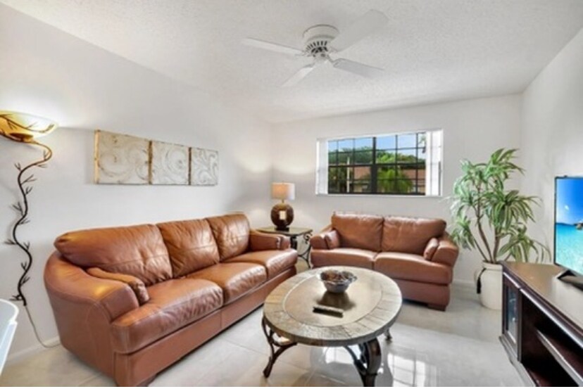 Building Photo - 22759 Mandeville Pl