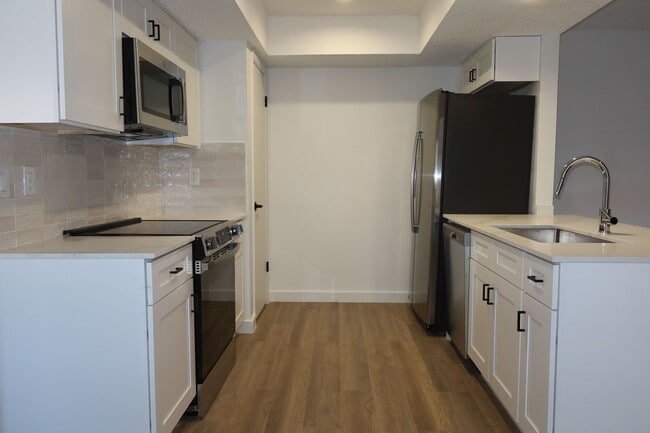 Building Photo - Aberdeen Duplex - 2Bd/2Ba - Remodeled - W/D - Fireplace - Garage - Fenced Patio - $1600